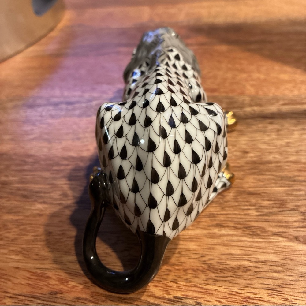 Herend lion drinking water black 15435 - Picture 4 of 8